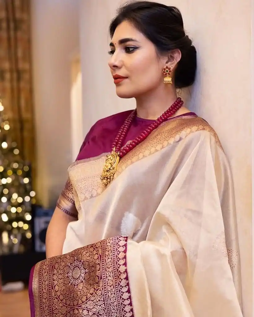 Pretty Off White Soft Lichi Silk Gold Zari Work Saree - Image 4