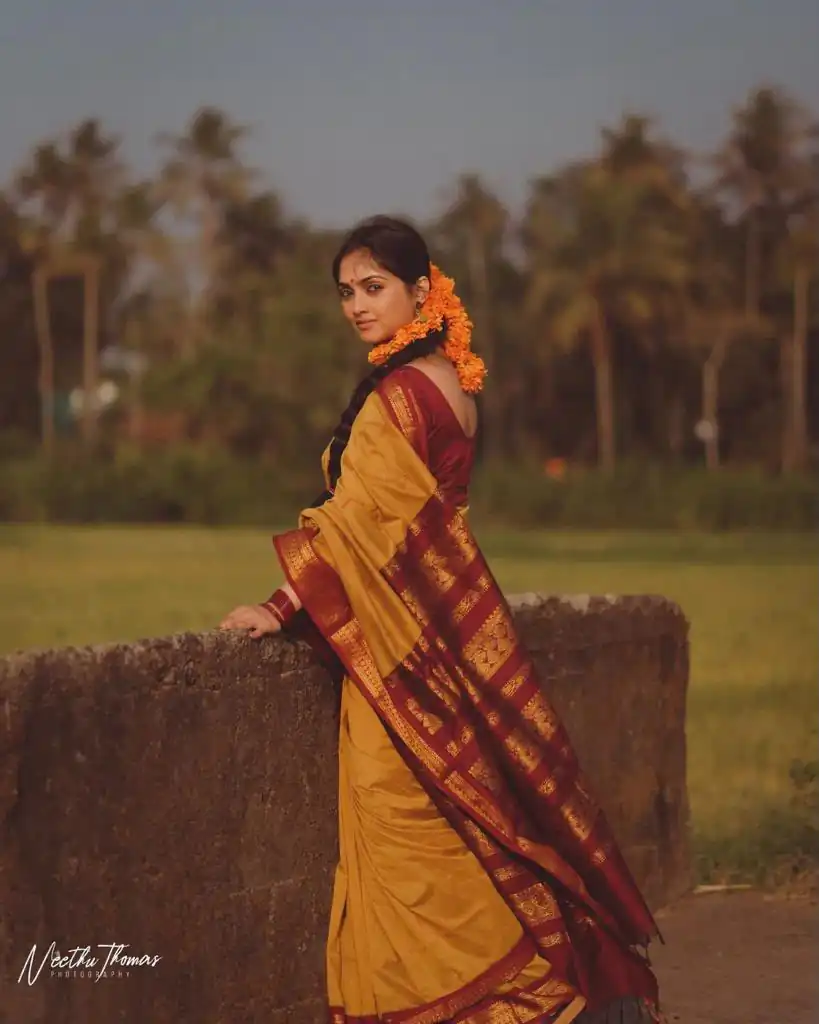 Pretty Yellow Lichi Silk Jacquard Border Work Saree - Image 2