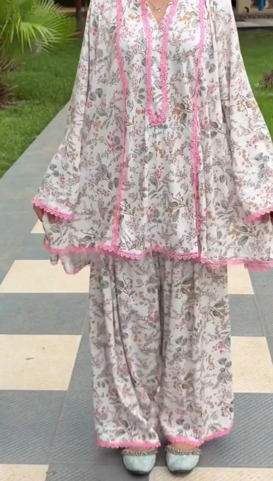 Special Pink Natural Crep Digital Print Work Salwar Suit - Image 4