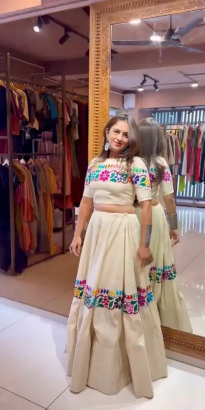 AD 211 White Kora Cotton Lehenga Choli erfect for Wedding, Party, Haldi, Traditional Day, Makar Sankranti – . Special Price ₹2049. Delivery 4-6 Working | Lehenga, Bollywood Lehenga, Creative Lehenga, Designer Lehenga, Embroidered Lehenga, Party Wear Lehenga