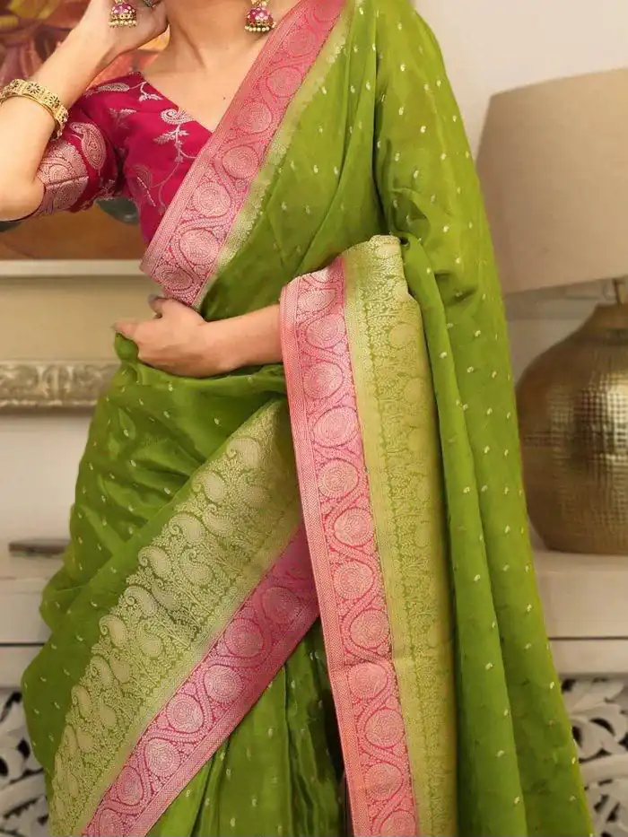 Alluring Green Soft Silk Jacquard All Over Saree - Image 4