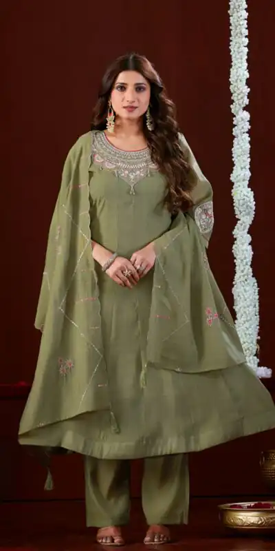 Super Mehendi Mul Slub Thread Work Salwar Suit